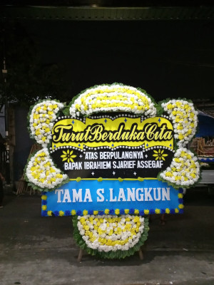 Papan Bunga Duka di Uut Murung